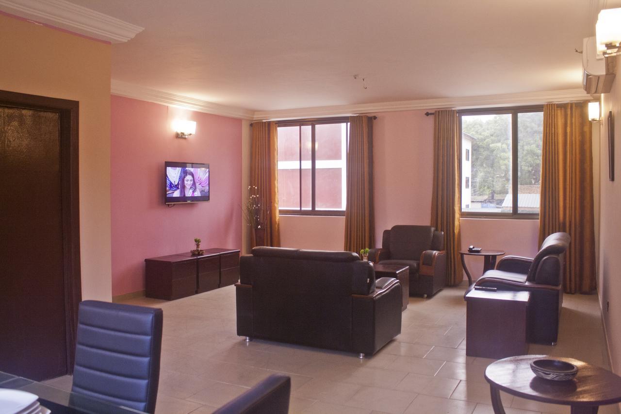 Consir Executive Lodge Accra Ngoại thất bức ảnh